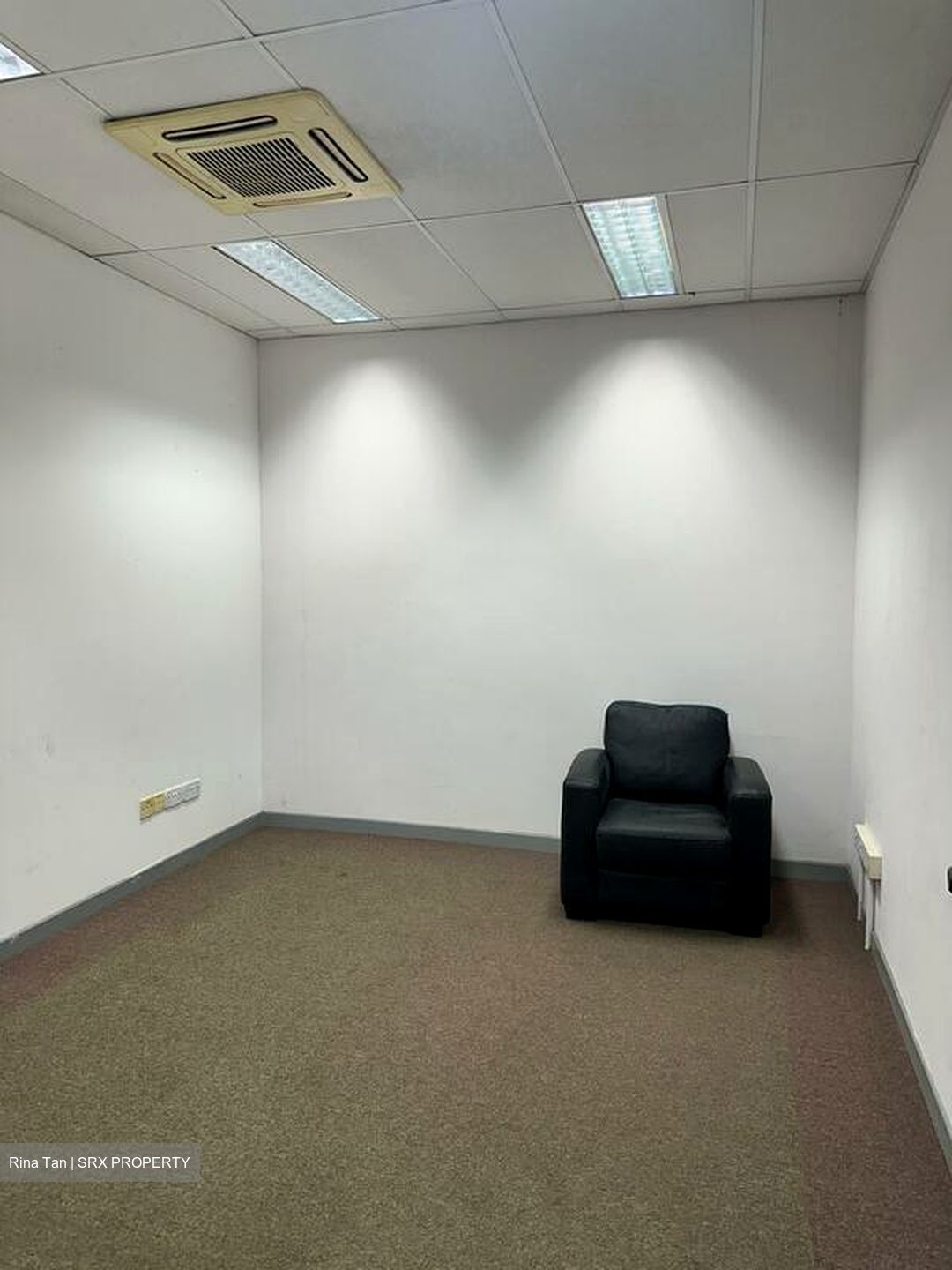 Jalan Pesawat (D22), Office #501018501